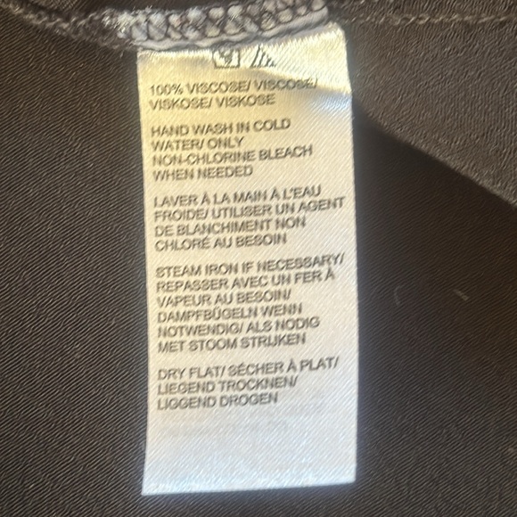 💕Lord & Taylor Classic Black Button-Up Blouse M VGUC - Picture 10 of 10